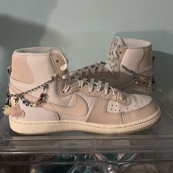 Nike BeTrue  mid rise, size 8M