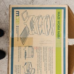 Maze Worm farm 