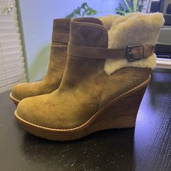 NEW UGG Anais Wedge Boot - Size 9