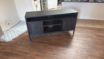 Entertainment center