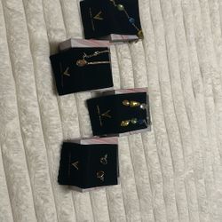 Vanessa Williams Set Bracelet, Necklace, 2 Pair Of Earrings 