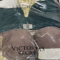 Victoria Secret Bras And Tote Bag 