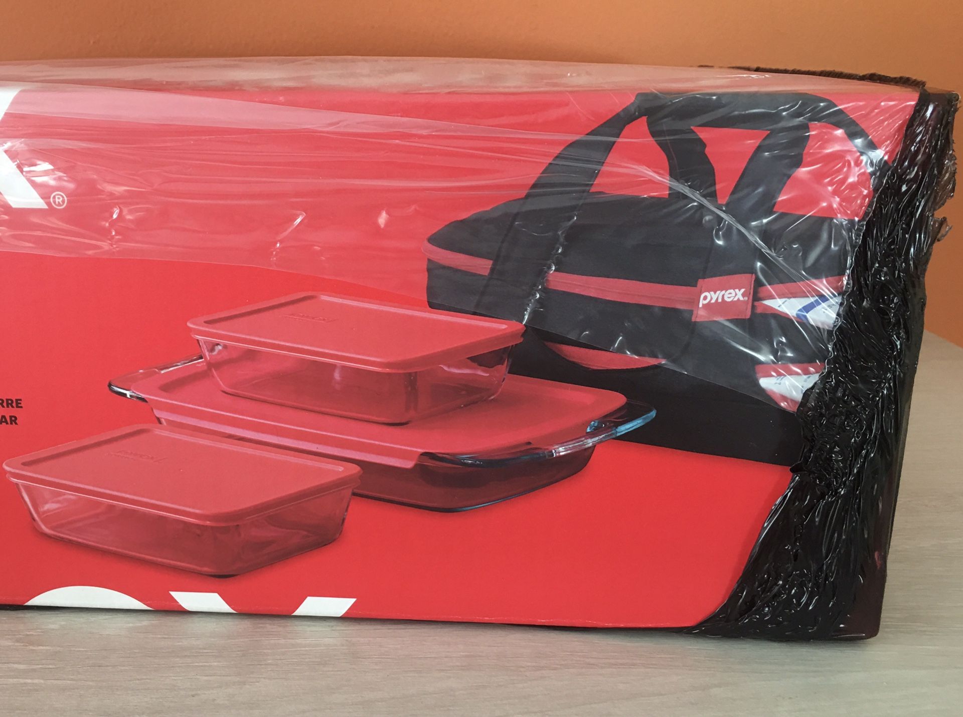 New Sealed  9 Piece Pyrex With Carry Bag