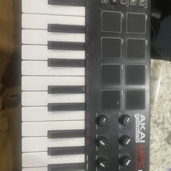 Akai Midi Keyboard 