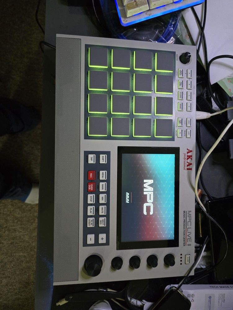 Akai MPC live 2 Retro