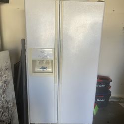 Very Clean Refrigerator 