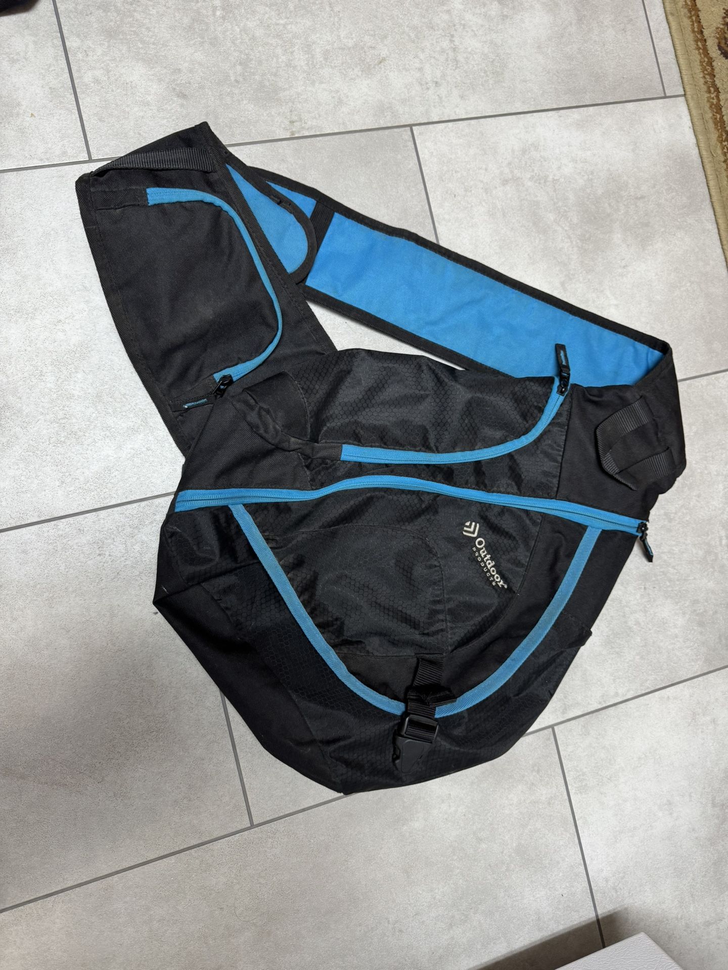 Hiking Deluxe Sling Pack 21.7 L Outdoor Products black & Blue Backpack 