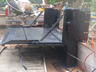 ​Tommy Gate G2 Series Hydraulic Liftgate – $1,200