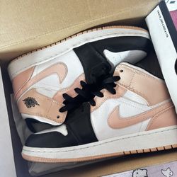 Jordan 1 Mids