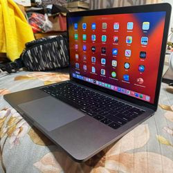 Excellent 13 Inch Apple MacBook Pro Laptop Retina Screen Intel Core i5 Processor With Programs