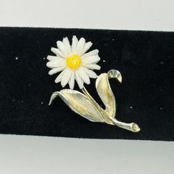 Vintage Sarah Coventry Signed Brooch Pin 1970s Daisy Flower Child Gold Tone 