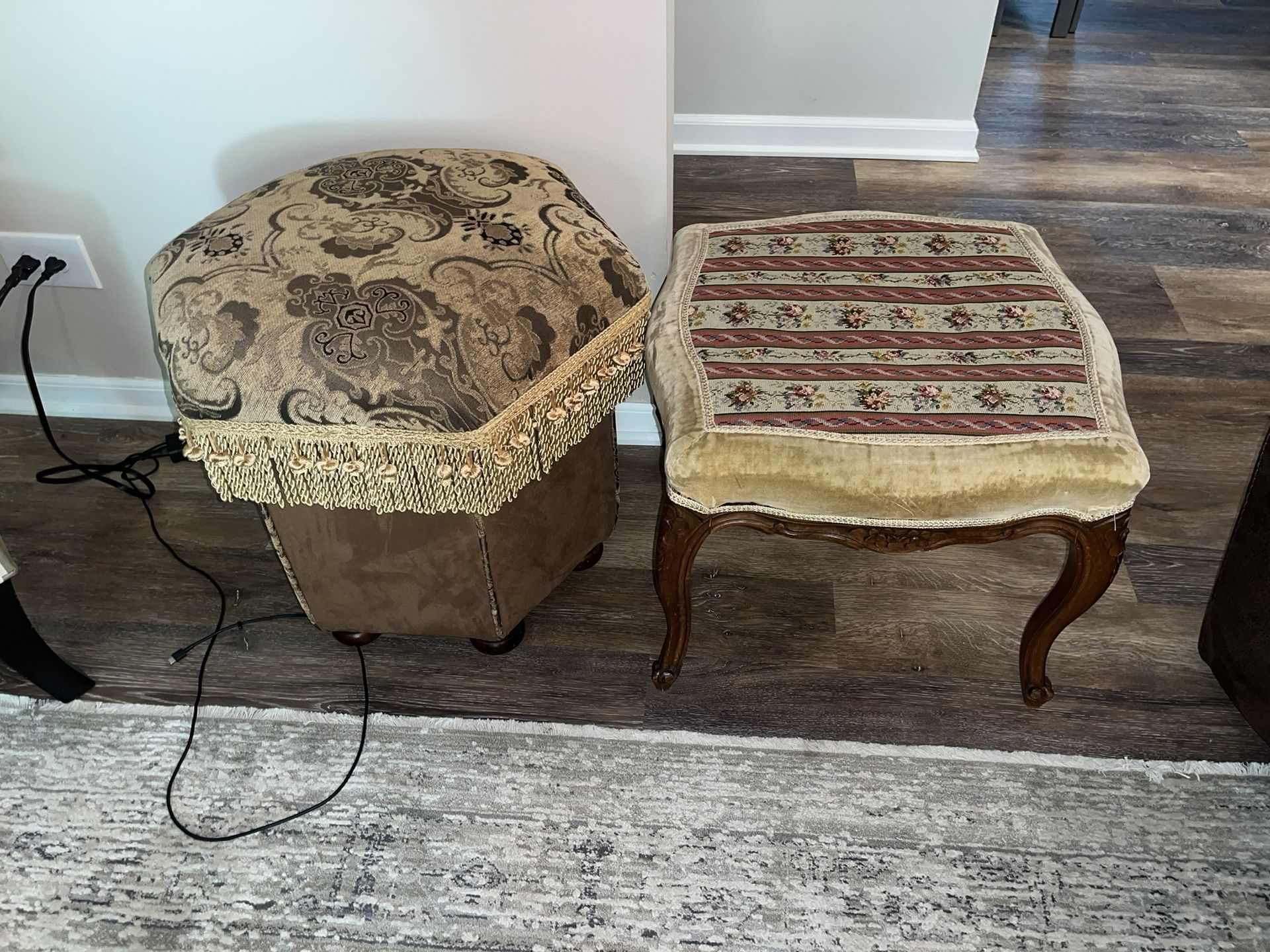 Pair of vintage footstools mid-century modern benches, these Ottomans are in great condition no stains rips or scratches 15 each or $20 for the pair