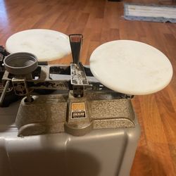 Oahu’s Vintage Weight Scales 