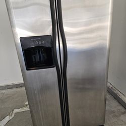 Nice Dble Dr Frig By Frigidaire 