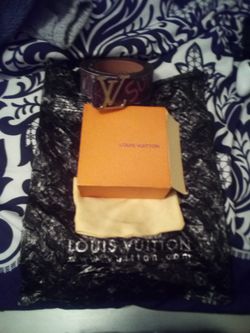 Louis Vuitton x supreme belt size 50/125 comes with box belt bag and store plastic bag