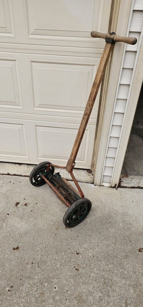 Vintage/ Antique Push Lawn Mower