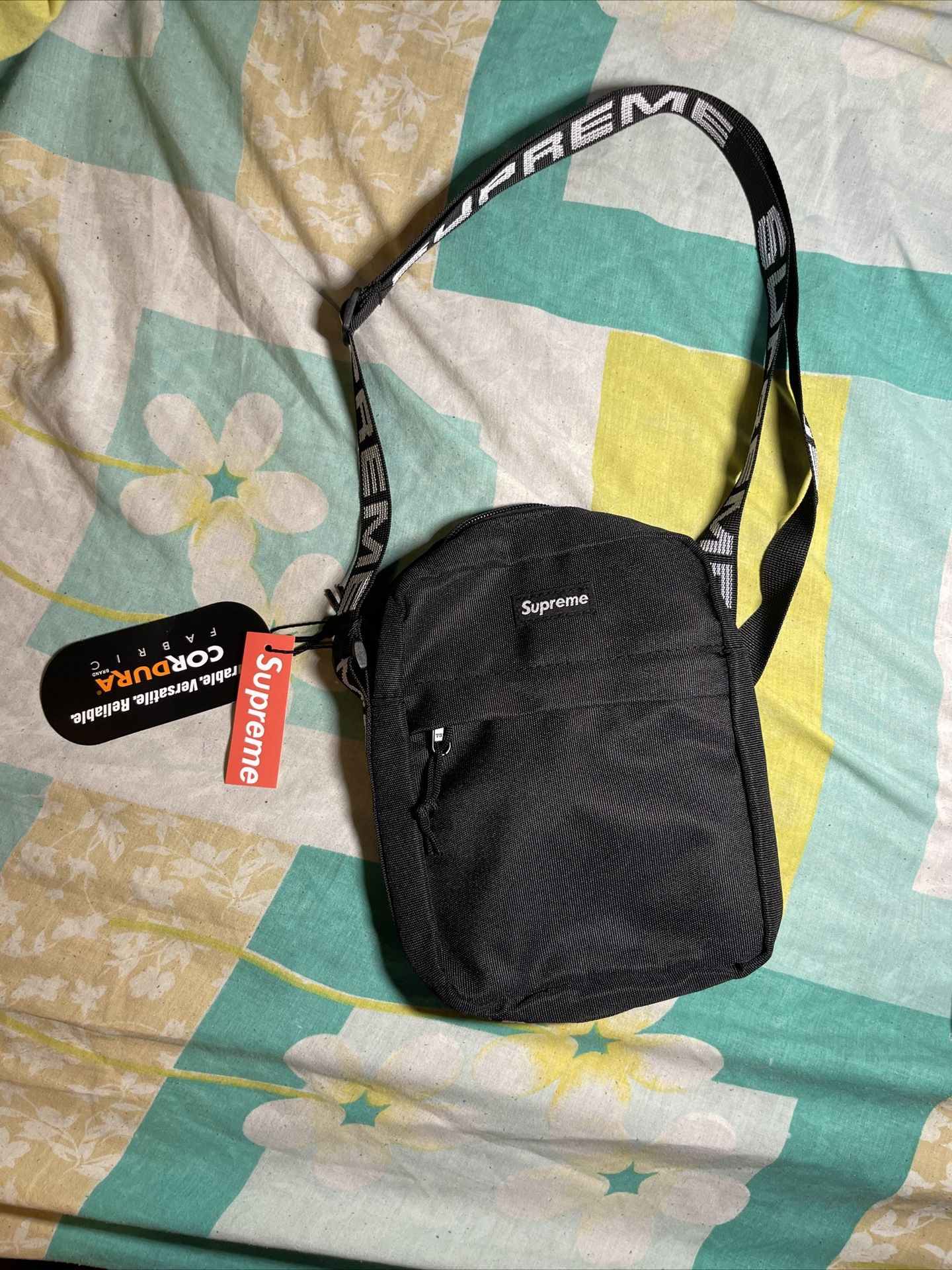 Supreme Shoulder Bag - Black for Sale in Queens, NY - OfferUp