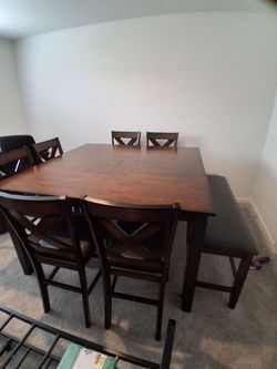 Beautiful  Dining Room Table For Sell