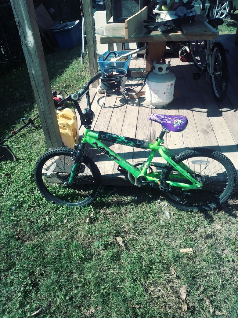 Bike 20 inches like new my son grew and don't need it anymore