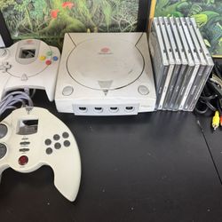 Sega Dreamcast + 8 Games + 2 Controllers + Hookups 