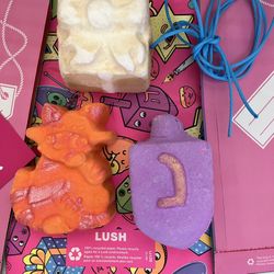 Lush Cosmetics Bath Fizzy Bombs 