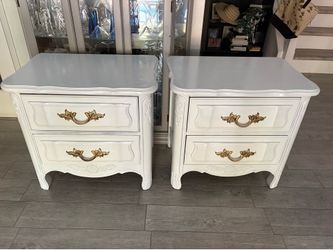 Nightstands in excellent condition