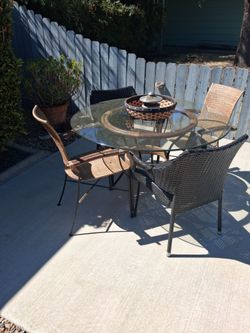 Patio set! Wicker! must Go!