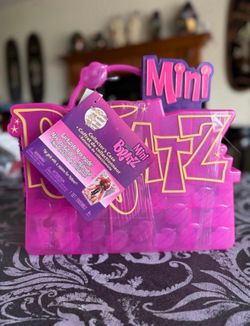 Bratz Miniverse Minis Collector Case w/ Pretty N Punk Sasha – New
