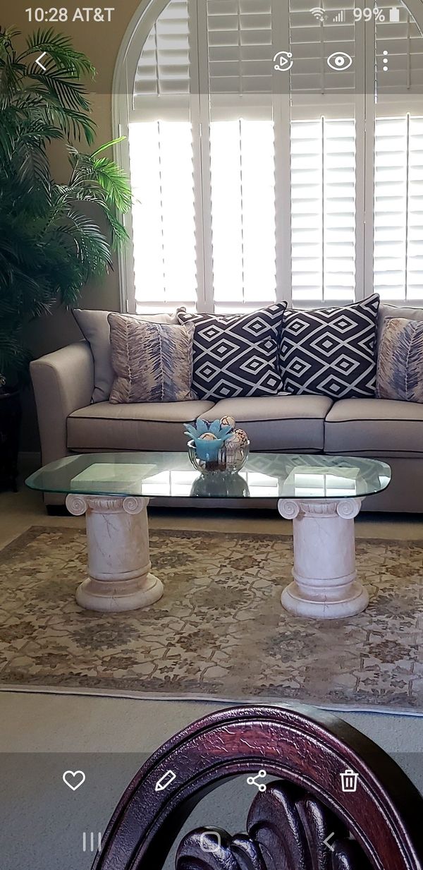 Coffee table for Sale in Bakersfield, CA - OfferUp