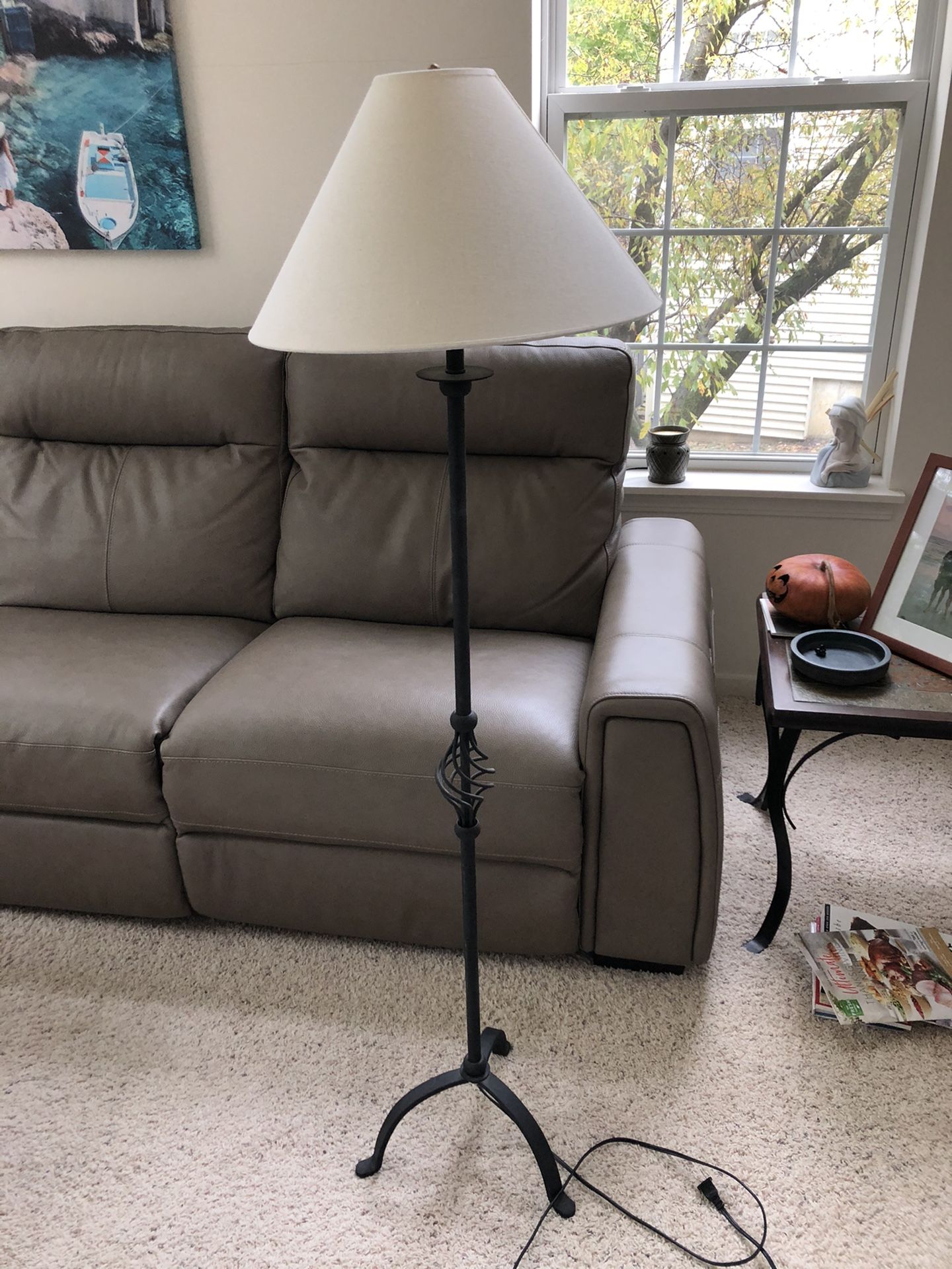 FLOOR LAMP