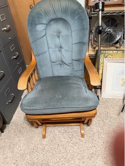 Gliding chair with Ottoman