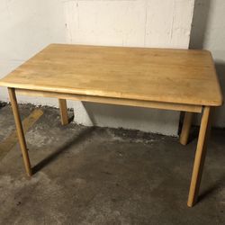 Kitchen Table Very Good Condition Of Wood Size 48-30 Ench