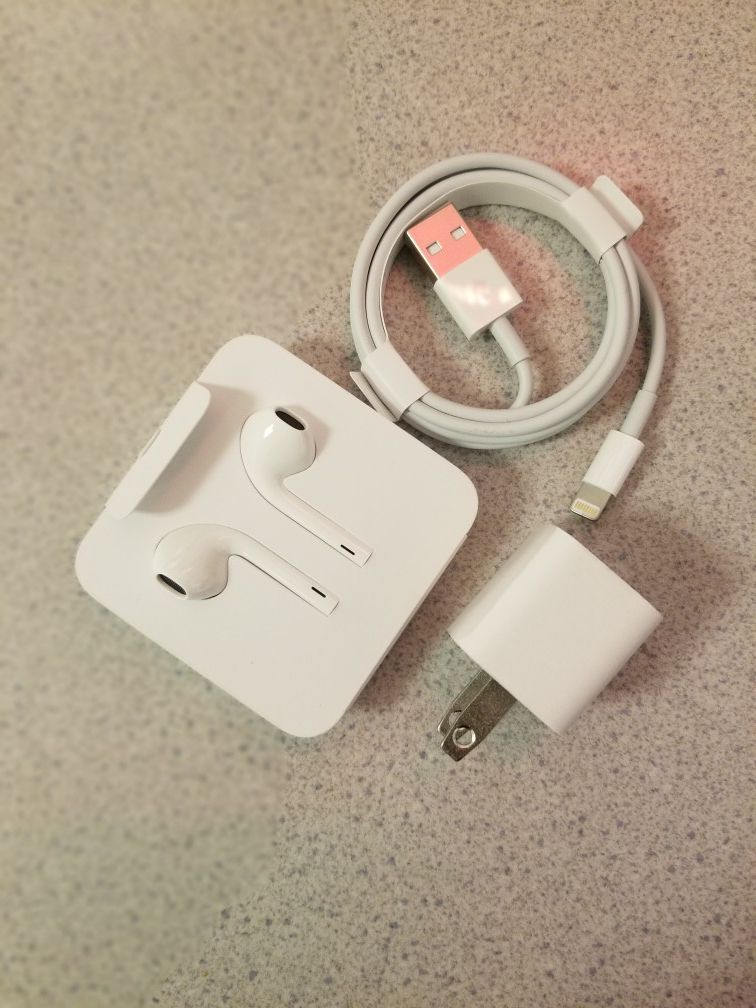 Apple iPhone Headphones/USB/ Charger