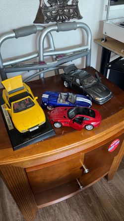 Die-Cast Model Cars Set of 4 Todos. $40