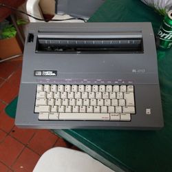 Smith/Corona SL470 Electric Typewriter