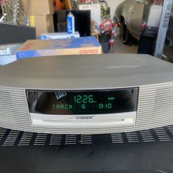 Bose Speaker Bose Wave Music System Cd Player And Fm Radio Home Speaker MAKE AN OFFER!