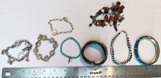 Beautiful 8-Piece Fashion & Vintage bracelet Lot that's a varied assortment of vintage costume jewelry bracelets.


Pictures are of the actual lot you