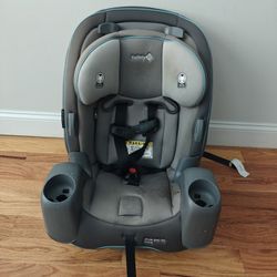 Safety 1st Grow and Go All-in-One Convertible Car Seat. 