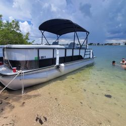 2022 Pontoon , Triton, 25