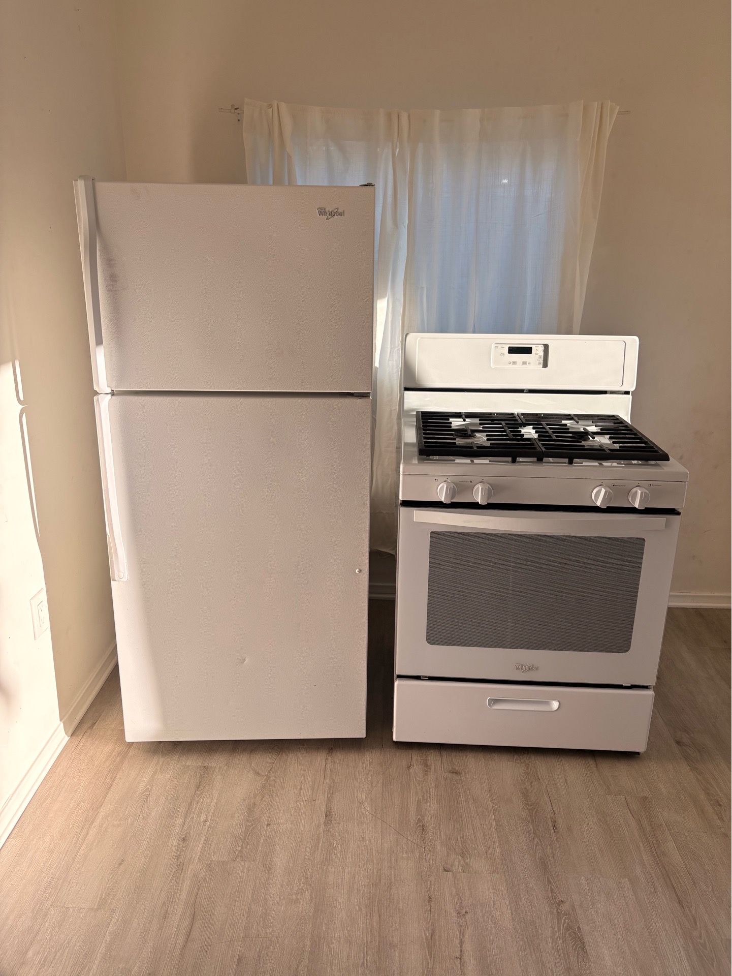Whirlpool fridge and stove bundle