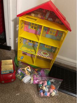 Pepa pig house and car and people