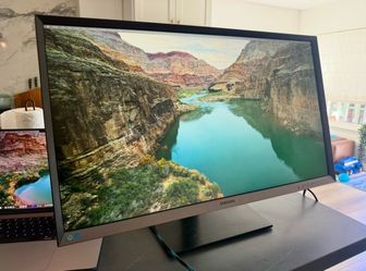 Samsung 32” WQHD Monitor (2560x1440)