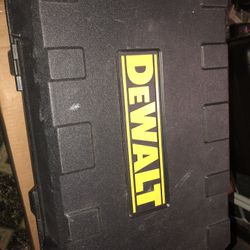 Combo Tools Dewall. 18 Volts