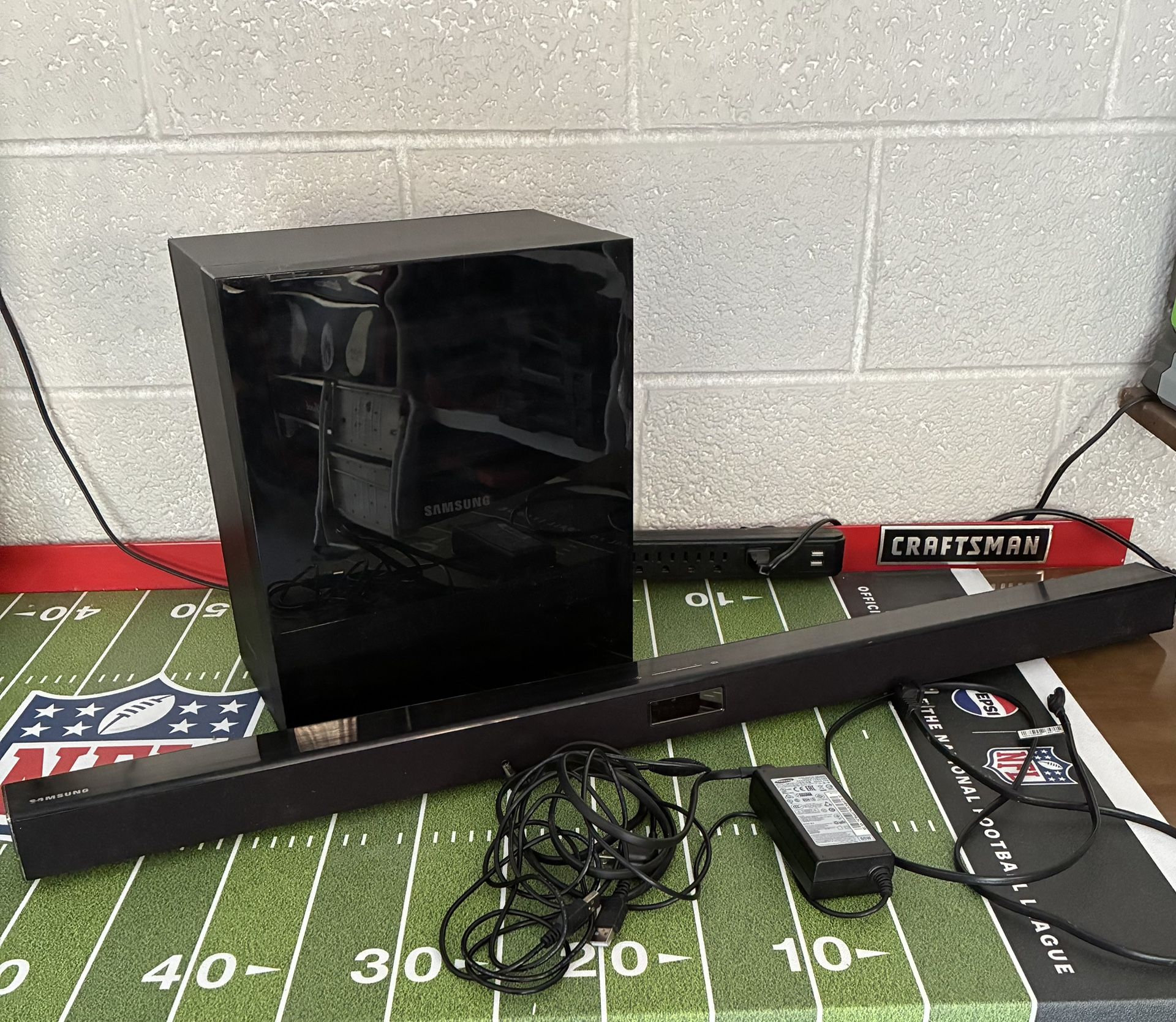Samsung Soundbar with Subwoofer – Excellent Condition