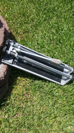 Tile cutter