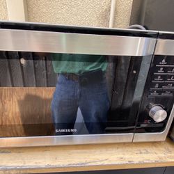 Samsung Smart Oven Microwave High Power , Slim Fry, Grill, Popcorn Very Good Condition