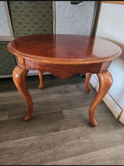 End table / side table