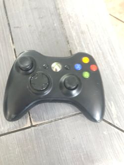 Black Xbox 360 Controller