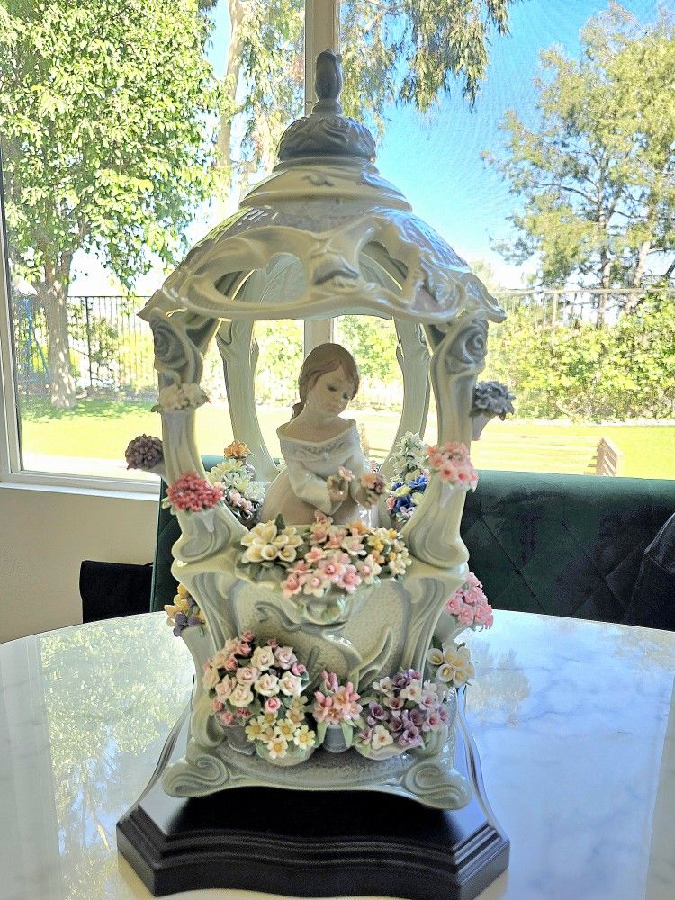 Gazebo In Bloom - Lladro Figurine