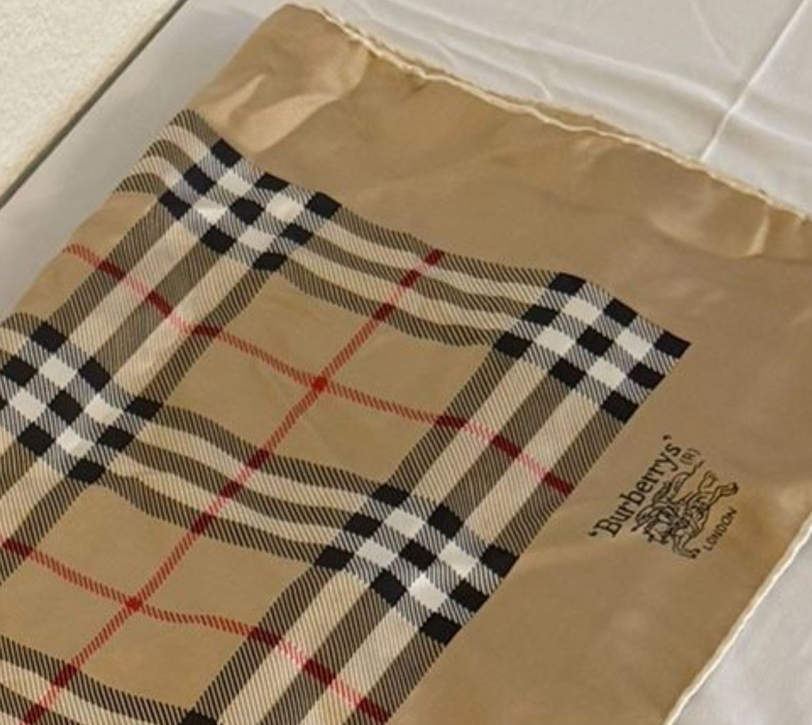 Burberry scarf (VINTAGE )